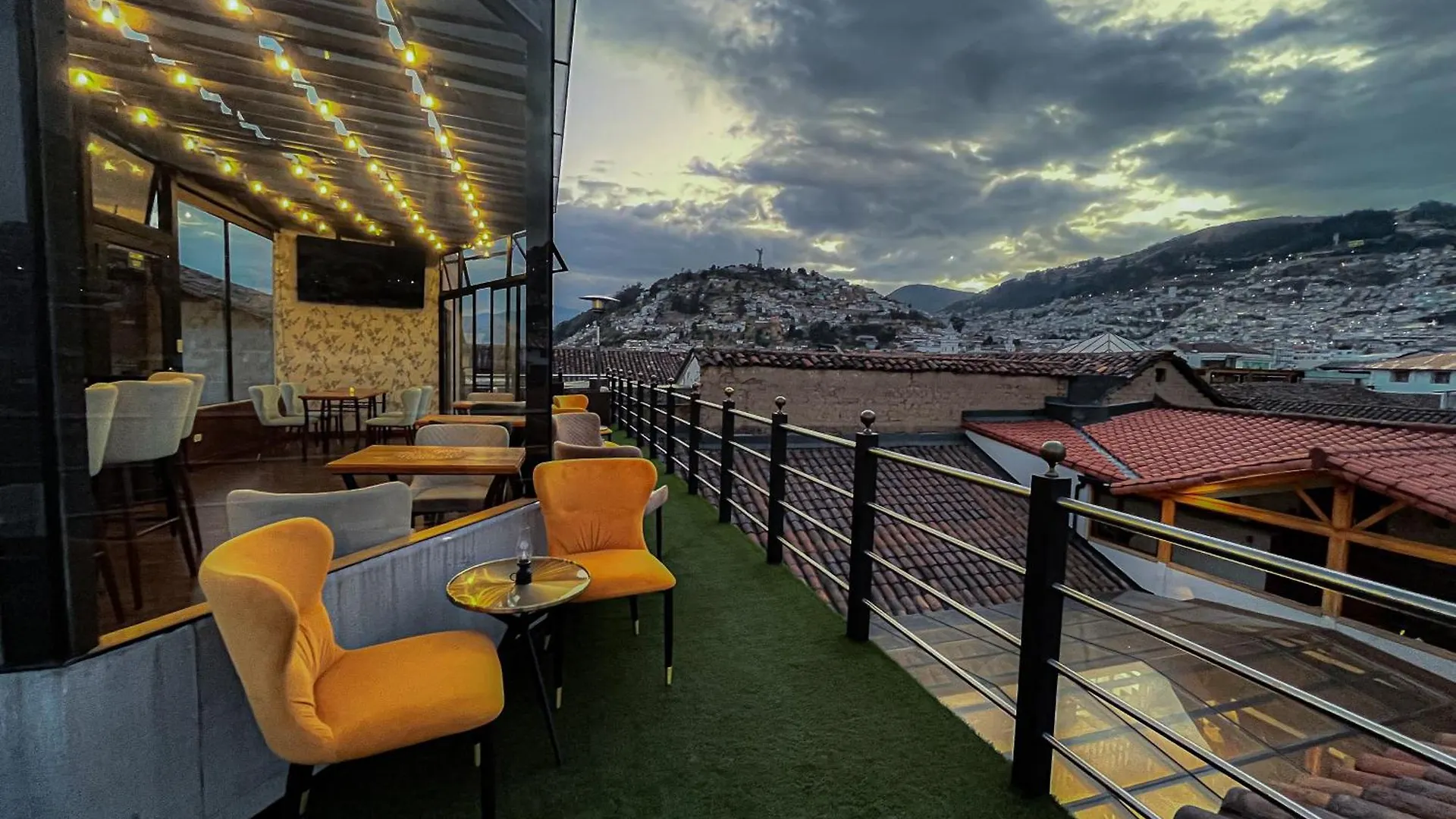 ****  Hotel & Rooftop King Experience By David Quito Ecuador