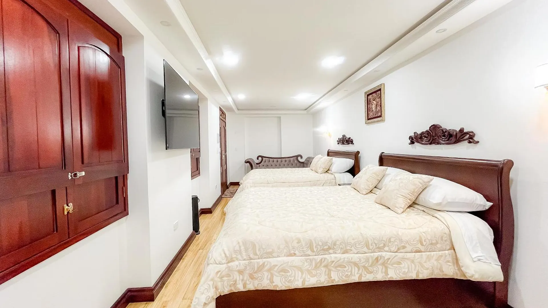 Hotel & Rooftop King Experience By David Quito