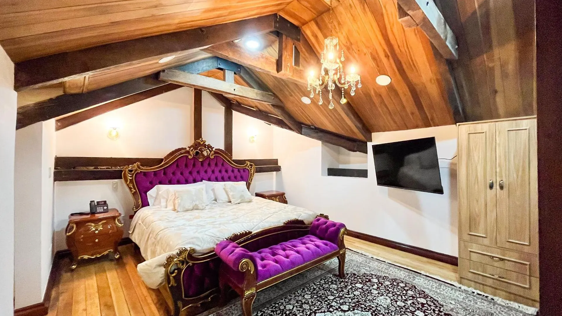 Hotel & Rooftop King Experience By David Quito