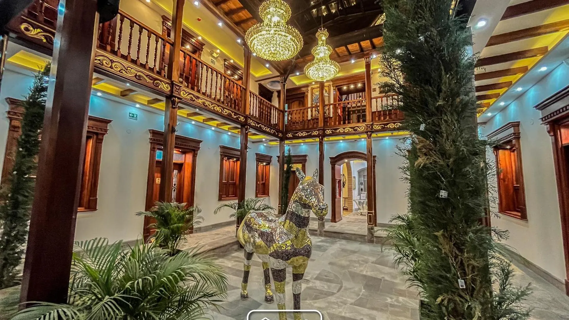 Hotel & Rooftop King Experience By David Quito