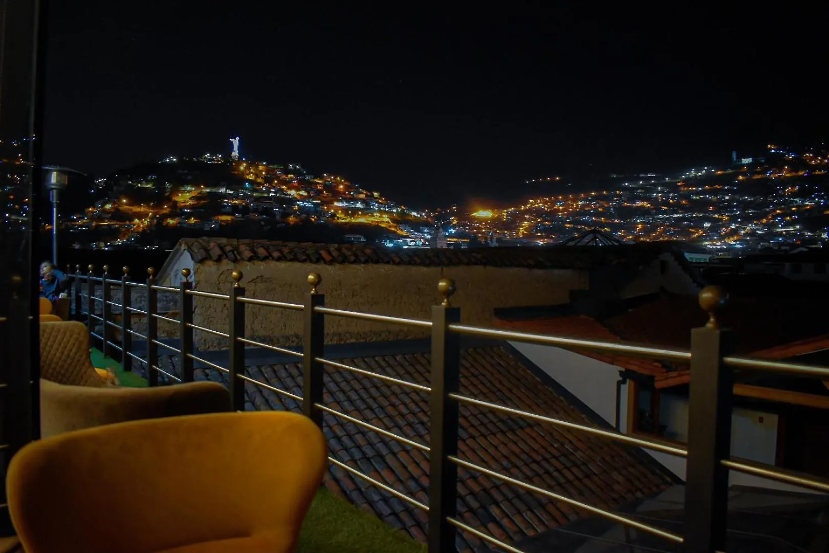 Hotel & Rooftop King Experience By David Quito