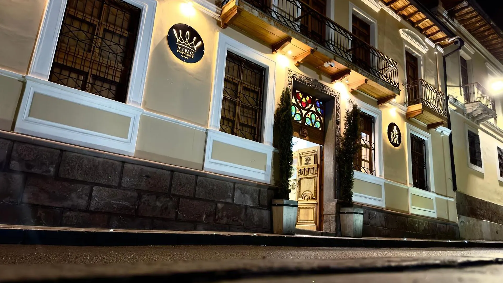 ****  Hotel & Rooftop King Experience By David Quito Ecuador